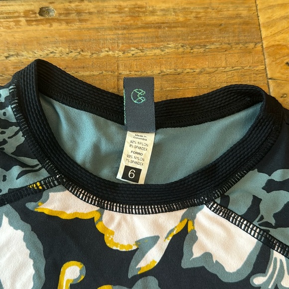 Maaji rash guard bathing suit with reversible bottoms size 6 - Picture 6 of 9